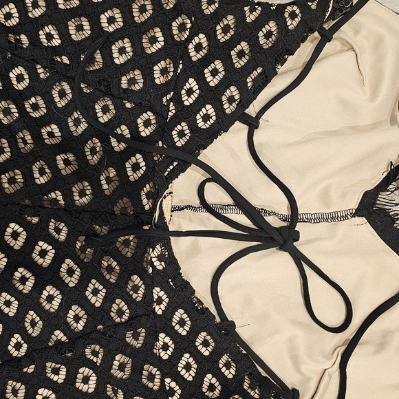 EXPRESS BLACK LACE ROMPER SEXY! SIZE 2 - Picture 5 of 5